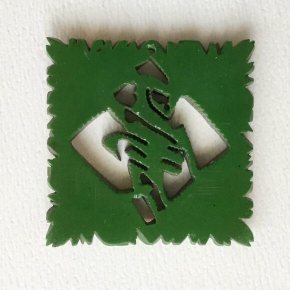 Vintage Iro Urushi Japanese Lacquer Green & Red Carved Kanji Love Pendant - Picture 2 of 7